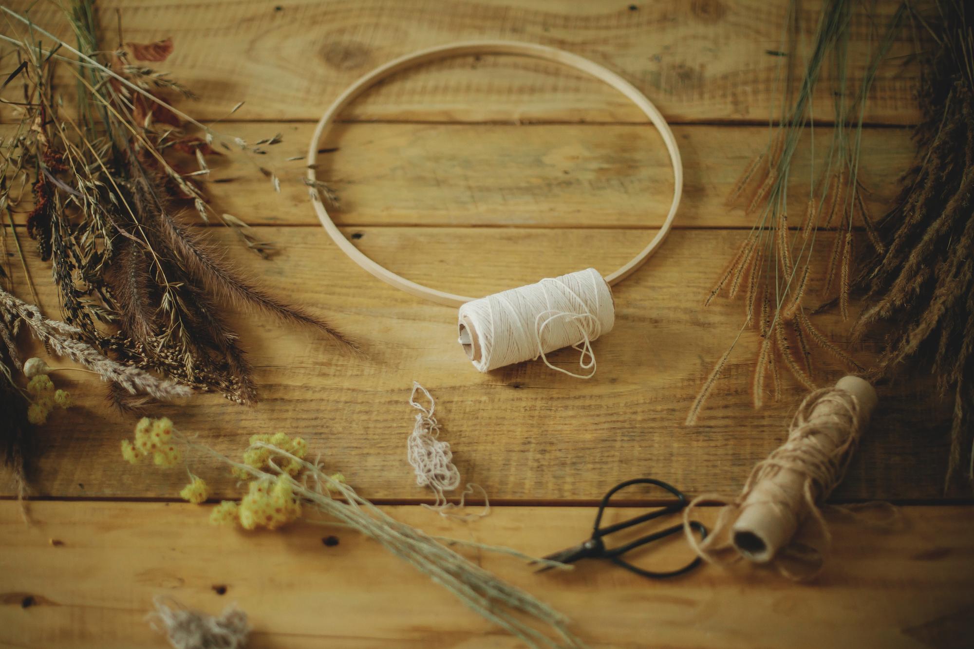 Workshop table with threads and needles
